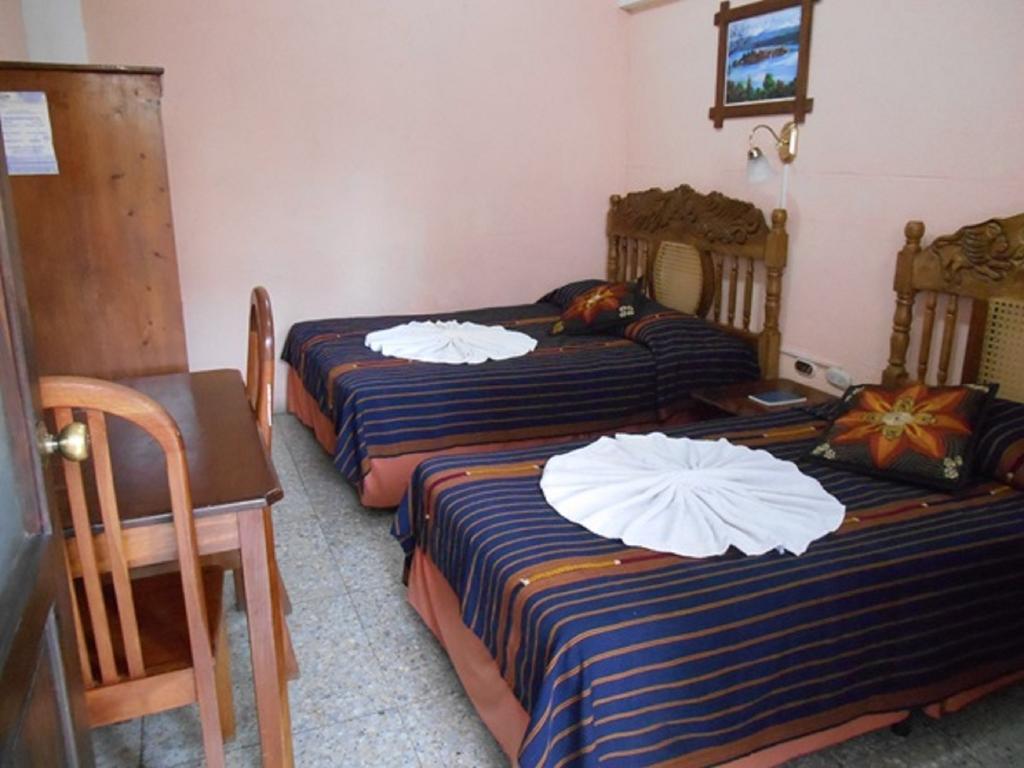 Hotel El Chaparral Panajachel Pokój zdjęcie