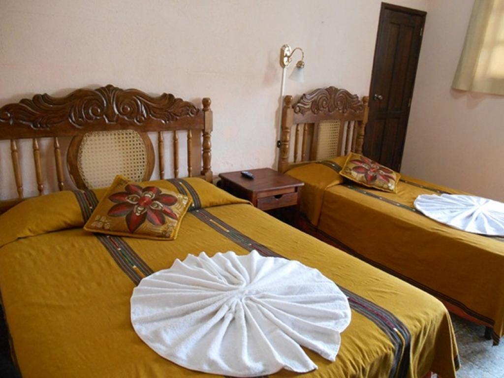 Hotel El Chaparral Panajachel Pokój zdjęcie