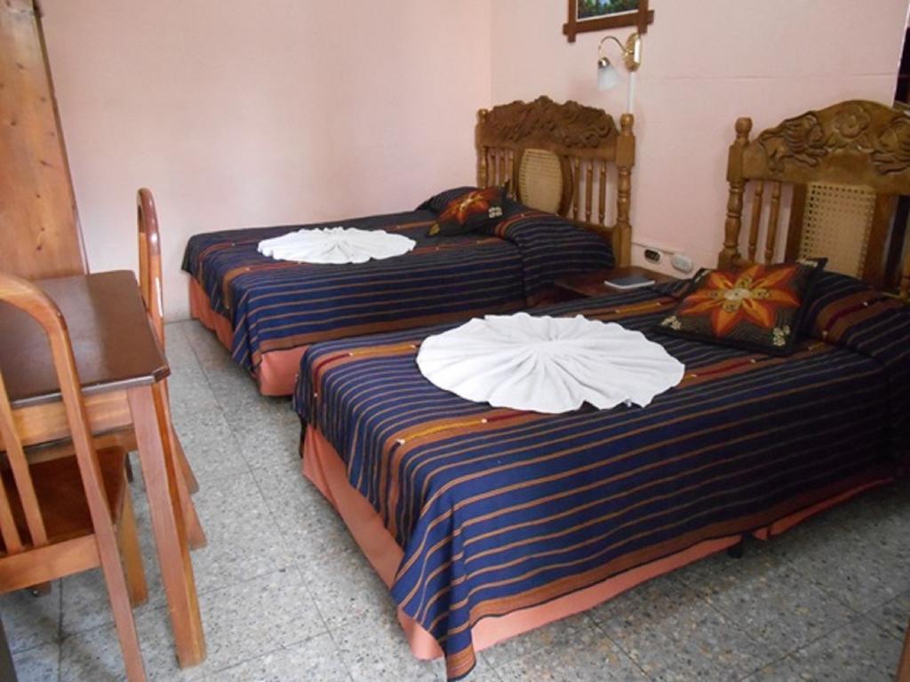 Hotel El Chaparral Panajachel Pokój zdjęcie